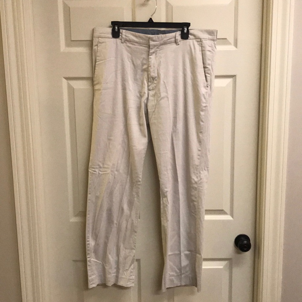 Men's Gap light Khaki Pants. Perfect for Spring!